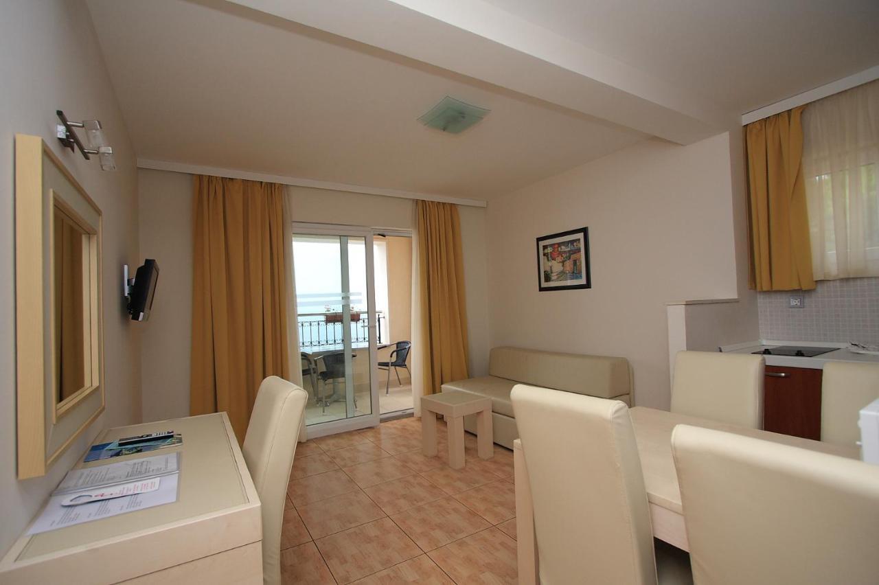 Aparthotel Natalia พอดโกรา ภายนอก รูปภาพ
